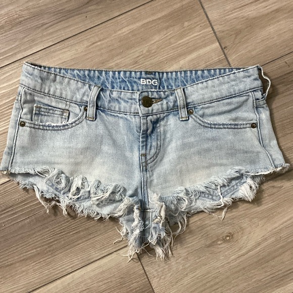 BDG | Low Rise Dolphin Jean shorts - Picture 1 of 4